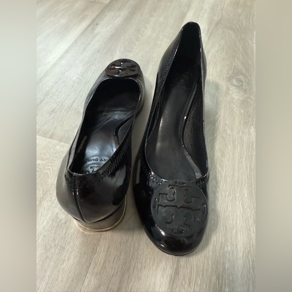 Tory Burch Amy Patent Leather Block Heel Pumps Black Gold Trim Logo Size 8 M - Picture 16 of 16